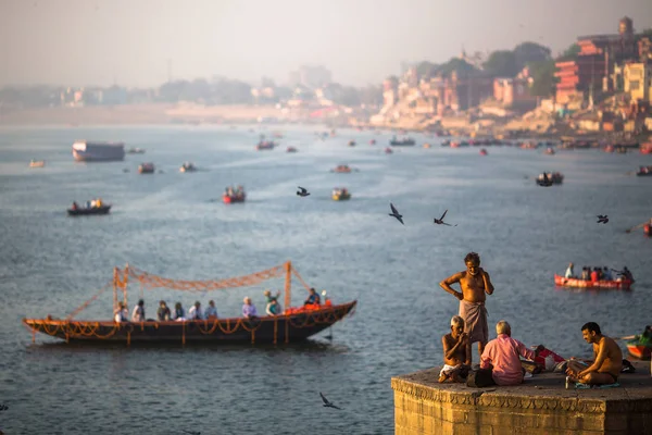 Vārānasi India Mar 2018 Bankerna Den Heliga Ganges Floden Tidigt — Stockfoto