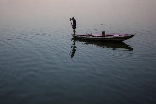 Varanasi Indie Březen 2018 Lodníci Řece Ganga Jedním Nejstarších Měst — Stock fotografie