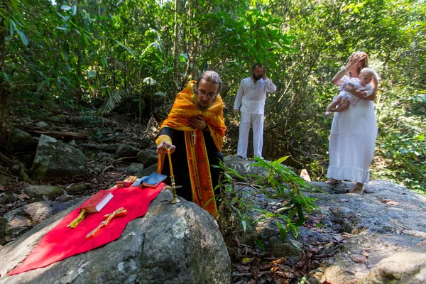 Koh Chang Thailand Mar 2018 Tijdens Doop Christelijke Sacrament Van Rechtenvrije Stockafbeeldingen