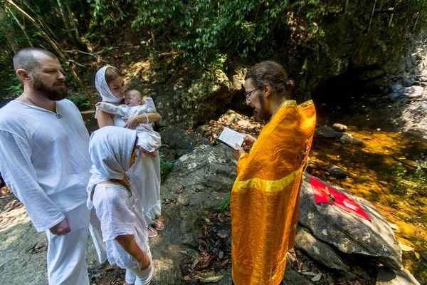 Koh Chang Thaïlande Mar 2018 Pendant Sacrement Chrétien Naissance Spirituelle Images De Stock Libres De Droits