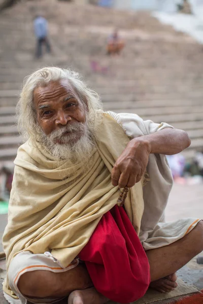 Varanasi Indie Mar 2018 Sadhu Święty Człowiek Dashashwamedh Ghat Jest — Zdjęcie stockowe