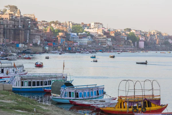 Varanasi India Marzo 2018 Bancos Sagrado Río Ganges Según Las —  Fotos de Stock