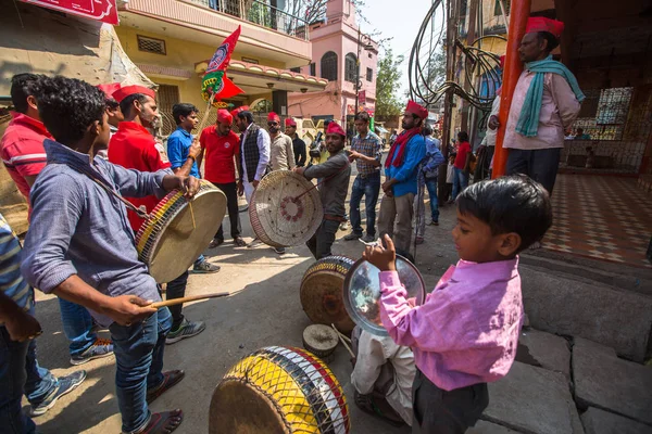 Varanasi Hindistan Mar 2018 Müzisyenler Şehir Caddeleri Üzerinde Varanasi Bir — Stok fotoğraf