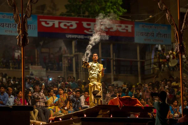 Varanasi Indie Březen 2018 Hinduistický Kněz Provést Agni Pooja Sanskrt — Stock fotografie