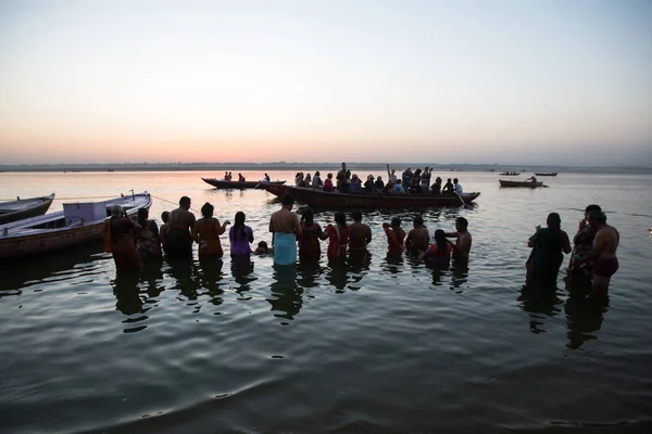 Varanasi India Mar 2018 Banche Sul Santo Fiume Gange Mattina — Foto Stock