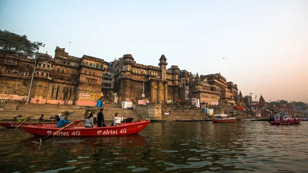 Varanasi Hindistan Mar 2018 Sabahın Erken Saatlerinde Kutsal Ganj Nehri — Stok fotoğraf