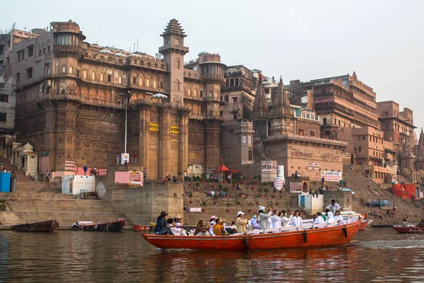 Varanasi Hindistan Mar 2018 Sabahın Erken Saatlerinde Kutsal Ganj Nehri — Stok fotoğraf