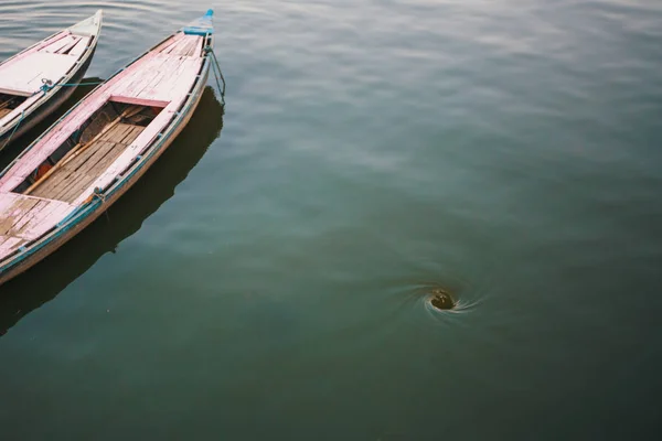 Hidromasaje Embudo Agua Del Río Ganges Varanasi India — Foto de Stock