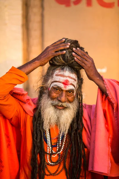 Varanasi India Marzo 2018 Sadhu Baba Hombre Santo Los Ghats —  Fotos de Stock