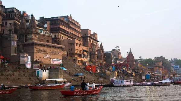 Varanasi India Marzo 2018 Las Orillas Del Sagrado Río Ganges — Foto de Stock