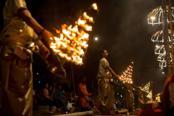 Varanasi Indie Březen 2018 Hinduistických Kněží Provádějí Agni Pooja Sanskrt — Stock fotografie