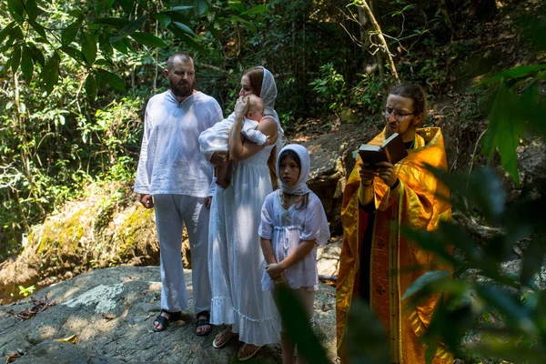 Koh Chang Tailandia Marzo 2018 Durante Bautismo Sacramento Cristiano Nacimiento —  Fotos de Stock