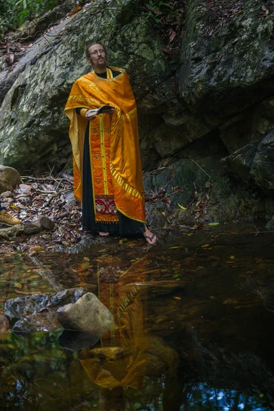 Koh Chang Thajsko Březen 2018 Pravoslavný Kněz Během Svátost Duchovního — Stock fotografie