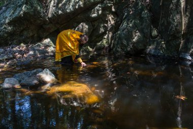 Koh Chang, Tayland - 10 Mar 2018: Sırasında vaftiz - manevi doğum Hıristiyan ayini. Tayland'da şu anda 10 Ortodoks yerleşim birimleri, Ortodoks nüfus %0,002 tarafından uygulanmaktadır.