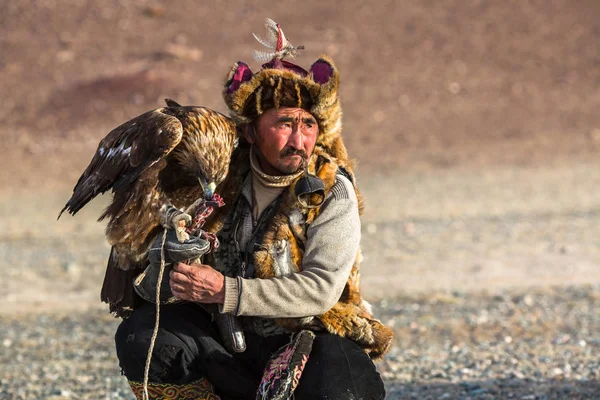 Sagsay Mongolia Sep 2017 Berkutchi Eagle Hunter Vultur Aur Timpul — Fotografie, imagine de stoc