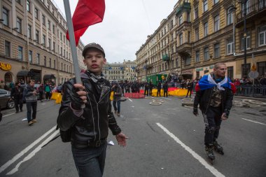 St. Petersburg, Rusya Federasyonu - 5 Mayıs 2018: Muhalefet destekçileri devlet başkanı Vladimir Putin'ın açılış töreni, Nevsky prospect St. Petersburg Merkezi içinde tarih önünde bir protesto gösterisi sırasında not.