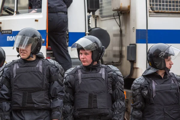 Petersburg Russland Mai 2018 Polizisten Krawallkleidung Blockieren Während Einer Protestkundgebung — Stockfoto