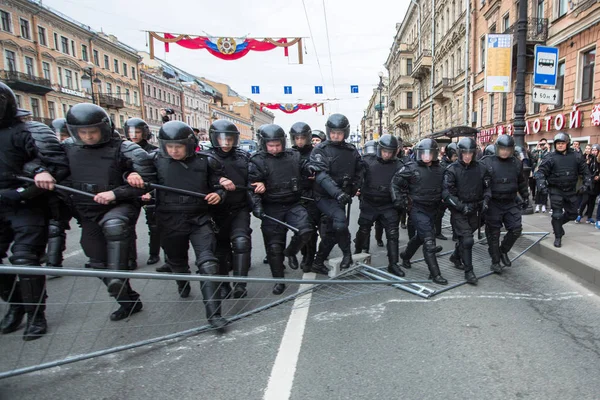 Petersburg Russia May 2018 Police Officers Riot Gear Block Nevsky — Stock Photo, Image