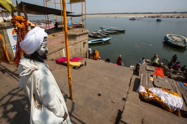 Varanasi Indie Mar 2018 Sadhu Święty Człowiek Ghaty Rzeki Ganga — Zdjęcie stockowe