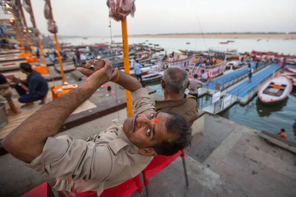 Varanasi India Mar 2018 Banche Sul Santo Fiume Gange Secondo — Foto Stock