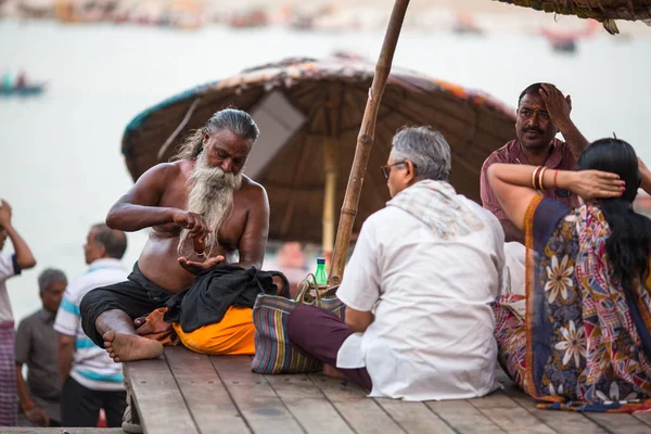 Varanasi Indie Mar 2018 Nad Brzegiem Świętej Rzeki Ganges Godzinach — Zdjęcie stockowe