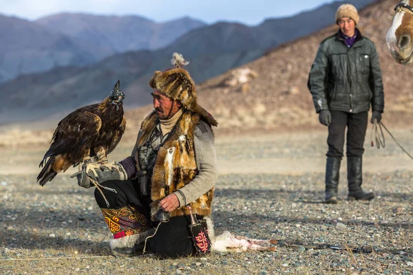 Sagsay Mongolia Sep 2017 Berkutchi Eagle Hunter Con Águila Real — Foto de Stock