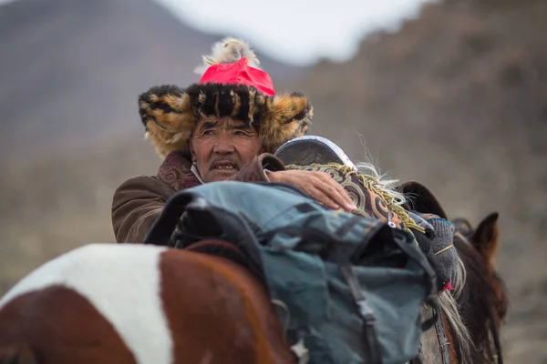 Olgiy Mongolia Sep 2017 Caçador Águias Roupas Tradicionais Com Uma — Fotografia de Stock