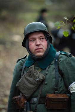 Voronezh, Rusya - 10 Kasım 2019: 1941 'de Wwii' de çarpışmaya adanmış askeri-tarihi yeniden yapılanmanın katılımcıları. Savaşın yeniden inşasında 200 'den fazla oyuncu rol aldı..