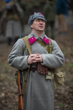 Voronezh, Rusya - 10 Kasım 2019: 1941 'de Wwii' de çarpışmaya adanmış askeri-tarihi yeniden yapılanmanın katılımcıları. Savaşın yeniden inşasında 200 'den fazla oyuncu rol aldı..