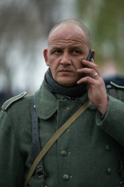 Voronezh, Rusya - 10 Kasım 2019: 1941 'de Wwii' de çarpışmaya adanmış askeri-tarihi yeniden yapılanmanın katılımcıları. Savaşın yeniden inşasında 200 'den fazla oyuncu rol aldı..