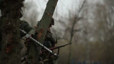 Voronezh, Rusya - 10 Kasım 2019: 1941 'de Wwii' de çarpışmaya adanmış askeri-tarihi yeniden yapılanmanın katılımcıları. Savaşın yeniden inşasında 200 'den fazla oyuncu rol aldı..