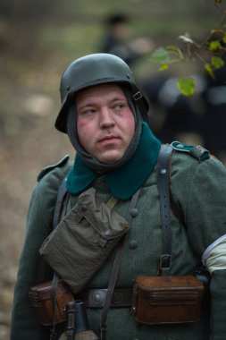 Voronezh, Rusya - 10 Kasım 2019: 1941 'de Wwii' de çarpışmaya adanmış askeri-tarihi yeniden yapılanmanın katılımcıları. Savaşın yeniden inşasında 200 'den fazla oyuncu rol aldı..