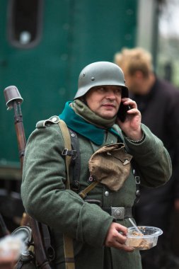 Voronezh, Rusya - 10 Kasım 2019: 1941 'de Wwii' de çarpışmaya adanmış askeri-tarihi yeniden yapılanmanın katılımcıları. Savaşın yeniden inşasında 200 'den fazla oyuncu rol aldı..