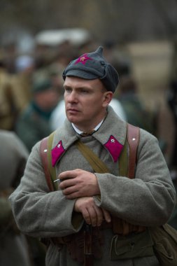 Voronezh, Rusya - 10 Kasım 2019: 1941 'de Wwii' de çarpışmaya adanmış askeri-tarihi yeniden yapılanmanın katılımcıları. Savaşın yeniden inşasında 200 'den fazla oyuncu rol aldı..