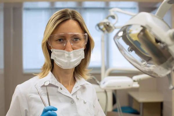 Ritratto Dentista Femminile Con Sfondo Studio Medico Concetto Medicina Stomatologia — Foto Stock