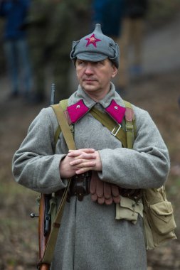 Voronezh, Rusya - 10 Kasım 2019: 1941 'de Wwii' de çarpışmaya adanmış askeri-tarihi yeniden yapılanmanın katılımcıları. Savaşın yeniden inşasında 200 'den fazla oyuncu rol aldı..