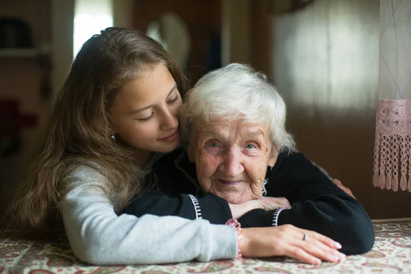 Retrato Mulher Idosa Avó Com Sua Neta Menina — Fotografia de Stock