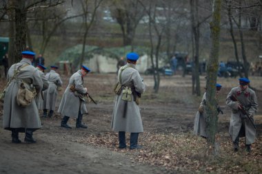 Voronezh, Rusya - 10 Kasım 2019: 1941 'de Wwii' de çarpışmaya adanmış askeri-tarihi yeniden yapılanmanın katılımcıları. Savaşın yeniden inşasında 200 'den fazla oyuncu rol aldı..