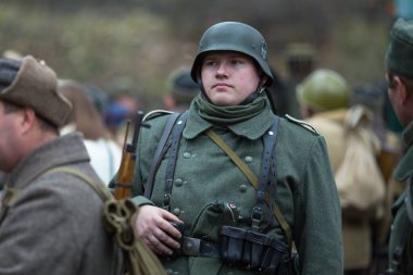 Voronezh, Rusya - 10 Kasım 2019: 1941 'de Wwii' de çarpışmaya adanmış askeri-tarihi yeniden yapılanmanın katılımcıları. Savaşın yeniden inşasında 200 'den fazla oyuncu rol aldı..
