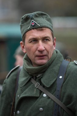 Voronezh, Rusya - 10 Kasım 2019: 1941 'de Wwii' de çarpışmaya adanmış askeri-tarihi yeniden yapılanmanın katılımcıları. Savaşın yeniden inşasında 200 'den fazla oyuncu rol aldı..