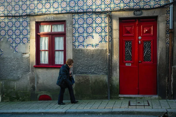 Porto Portekiz Aralık 2019 Şehir Merkezindeki Küçük Sokaklardan Birinin Görüntüsü — Stok fotoğraf