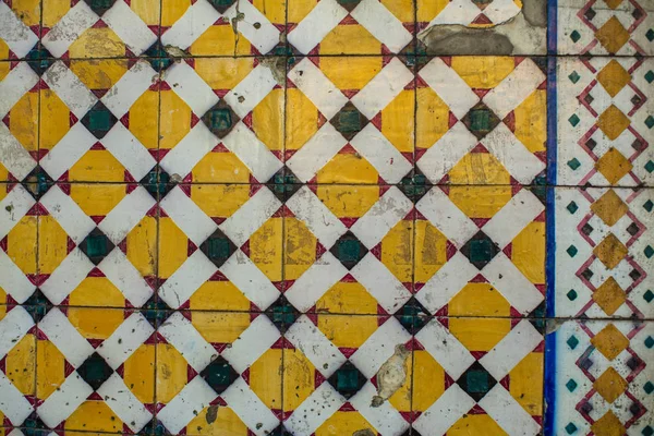 Traditionella Gamla Kakel Vägg Gatan Portugisiska Målade Tenn Glaserade Azulejos — Stockfoto