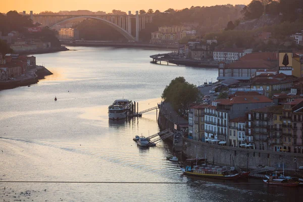 Porto Portugal Apr 2017 Άποψη Του Ποταμού Douro Από Γέφυρα — Φωτογραφία Αρχείου