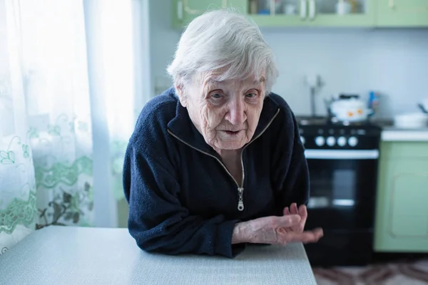 Mulher Idosa Retrato Sua Casa — Fotografia de Stock