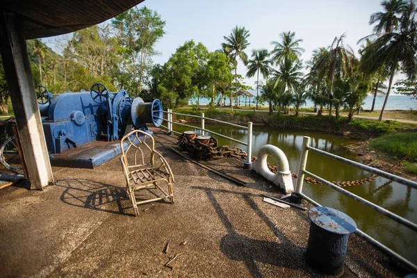 Edificio Abandonado Estilizado Como Enorme Barco Selva Tailandia — Foto de Stock