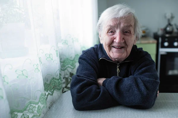 Retrato Anciana Cerca Ventana Casa — Foto de Stock