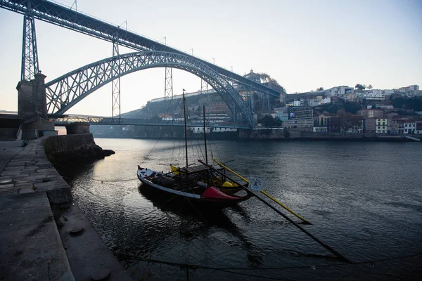 Porto Portekiz Kasım 2019 Şafakta Douro Nehri Dom Luis Köprüsü — Stok fotoğraf