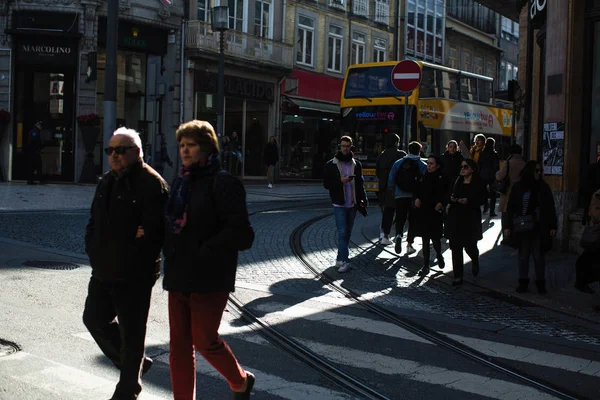 ポルト ポルトガル 2019年12月17日 市内中心部にあるサンタ カタリーナ通りの眺め ポルトはしばしば北の首都と呼ばれ 市は2012年 2014年 2017年の欧州最高の目的地賞を受賞した — ストック写真