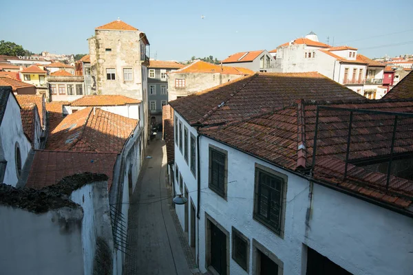 葡萄牙波尔图 2019年9月14日 市中心一条小街的景观 波尔图常常被称为 北方之都 在2012年 2014年 2017年获得了欧洲最佳目的地奖 — 图库照片