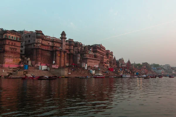 Varanasi India Marzo 2018 Las Orillas Del Sagrado Río Ganges — Foto de Stock